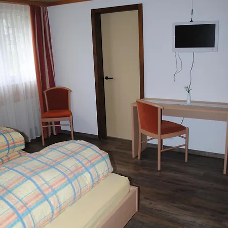 阿尔卑斯酒店 2* 坎德施泰格