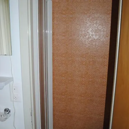 Des Alpes Mini-hôtel 2*