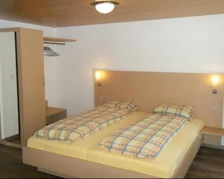Des Alpes Mini-hôtel 2*